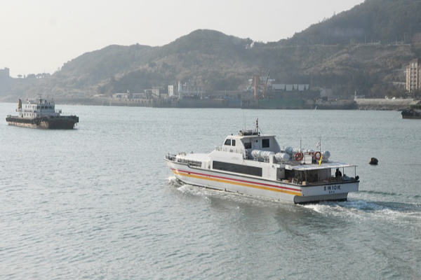 Qingming Festival Sparks Surge in Cross-Strait Travel via 'Mini Three Links' 🌊✈️