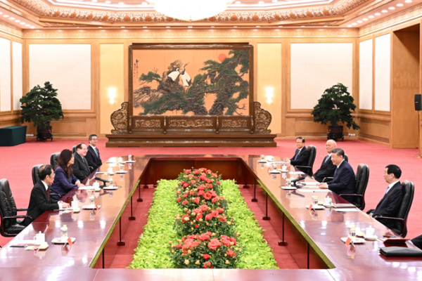 Xi, KMT Leader Cheng Stress 'One Family' Vision in Historic Cross-Strait Talks 🌏✨