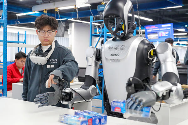 China's E-Commerce Boost: Bridging Digital & Real Economies 🌐💼