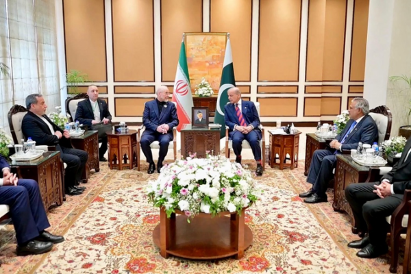 Pakistan Mediates US-Iran Ceasefire: Bhutto Zardari Urges Diplomacy 🌍✌️ video poster