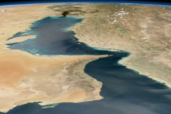 Gulf Oil Giants Pivot to New Routes as Hormuz Tensions Rise 🛢️🚚