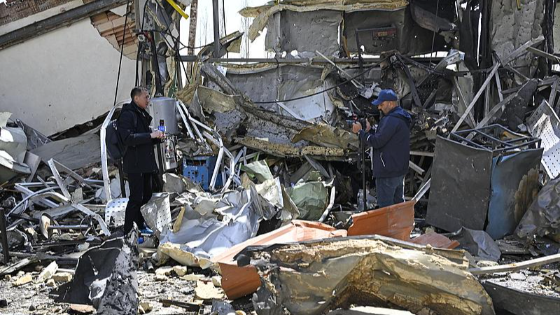 JUZ9JFMG44CXZ4EX74ZG - 🌍NewspaperAmigo – Your Global News Buddy 🗞️ Trump's 24-Hour Iran Ultimatum: Strait of Hormuz Crisis Escalates 🌍⚡ video poster