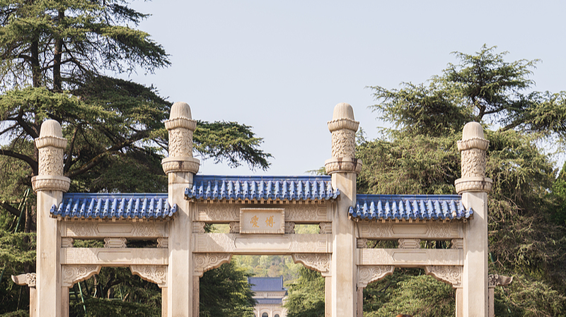 KMT_Chairwoman_Cheng_Visits_Sun_Yat_sen_Mausoleum_in_Historic_Mainland_Trip