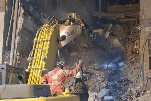 US-Iran Tensions Ease as Talks Loom, But Risks Remain 🌍⚡ video poster