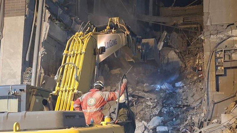 US-Iran Tensions Ease as Talks Loom, But Risks Remain 🌍⚡ video poster