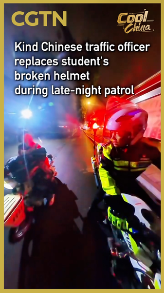 Hero Cop Fixes Student's Helmet Woes in Heartwarming Night Rescue 🚨👮♀️ video poster