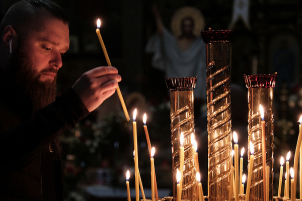 Russia and Ukraine Trade Blame Over Easter Ceasefire Violations 🌍✝️