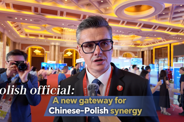 China-Poland Economic Ties Strengthen at Hainan Expo 🌏✨ video poster
