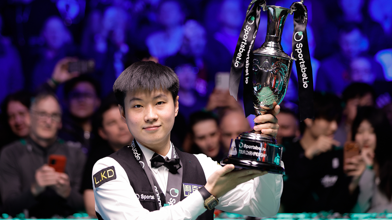 N0CEQCYDUY2B9014UAZR - 🌍NewspaperAmigo – Your Global News Buddy 🗞️ Zhao Xintong Makes History with Snooker Triple Crown 🎱🏆