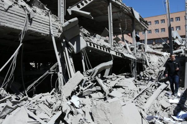 US-Iran Truce: A Fragile Pause in Regional Tensions 🌍✌️