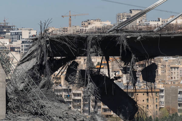 US-Iran Tensions Soar as Deadline Looms Over Strait of Hormuz 🌍⚡