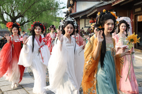 China's Film-Themed Destinations Boom as Holidays Overlap 🎬🌿 video poster