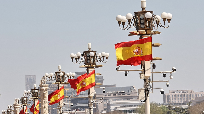 Spain & China Forge Green Tech Future Amid Global Shifts 🌱🚗