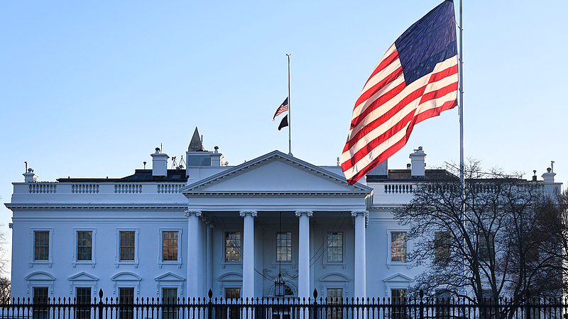 China's Poverty Fight: Western Media in the Spotlight 🌏📉