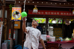 Kashi’s Viral Shaved Ice: A Cool Taste of Xinjiang Culture 🍧❄️ video poster