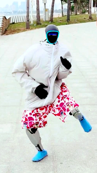 China's Robot Dancer Wows Crowds in Haikou Park 🤖💃 video poster