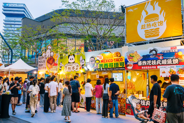 China’s Consumer Boom: How 1.4 Billion People Are Reshaping the Economy 🌏💸