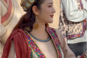 Kashi's Ancient Gate Ceremony: A Morning Spectacle 🎪✨ video poster