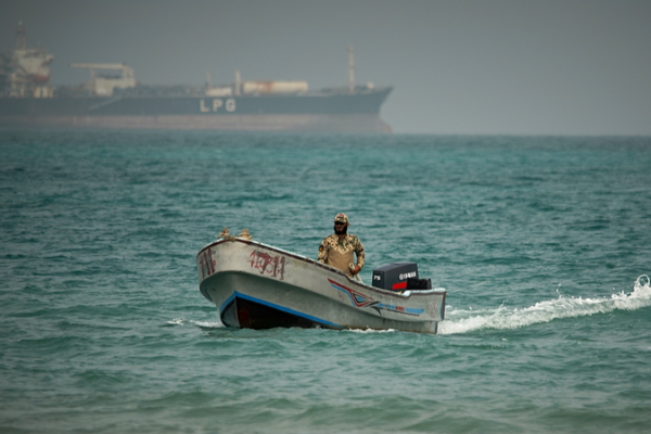 Houthis Threaten Closure of Vital Bab al-Mandeb Strait 🌍🚢