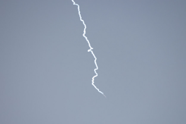 Debris Strikes Dubai's Oracle Building: No Injuries Reported 🏙️💥