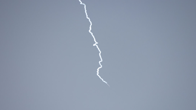 Debris Strikes Dubai's Oracle Building: No Injuries Reported 🏙️💥