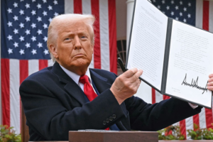 Trump Slaps 100% Tariffs on Pharma Imports, Sparks Global Trade Jitters 💊🌍