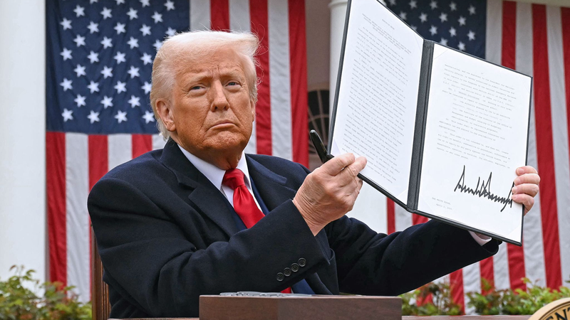 Trump Slaps 100% Tariffs on Pharma Imports, Sparks Global Trade Jitters 💊🌍