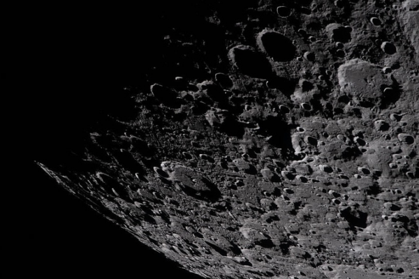 Moon’s Ice Secrets Revealed: 1.5 Billion Years in the Making 🌙❄️