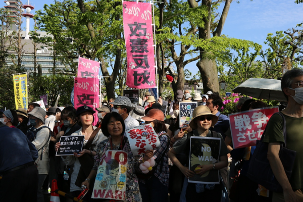 36,000 Rally in Tokyo Against Military Expansion Push 🚫✌️