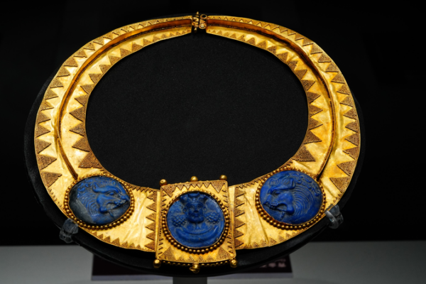 Persian Treasures Shine in China 🌟 Amid Global Tensions