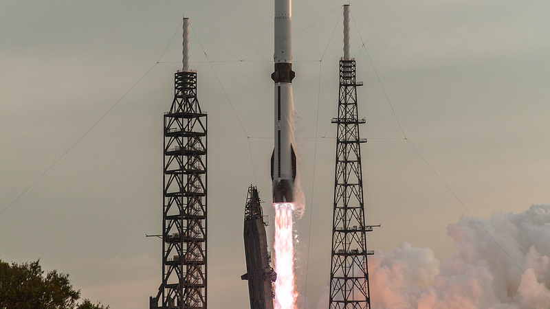 Blue Origin's New Glenn Rocket Lands Booster but Loses Satellite 🚀💥