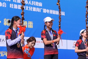 🏆 Xinjiang Marathon Winner Takes Home 1.5-Meter Lamb Kebab! video poster