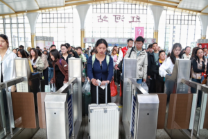 Chinese_Mainland_Rallies_1_641_Extra_Trains_for_Massive_May_Day_Return_Rush