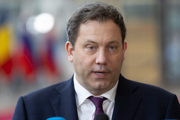 EU_Vows_Retaliation_if_US_Hikes_Car_Tariffs_to_25_