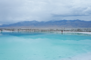 Mirror World: Exploring the Magical Salt Lakes of Qinghai 🌍✨
