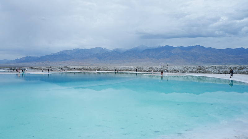 Mirror World: Exploring the Magical Salt Lakes of Qinghai 🌍✨