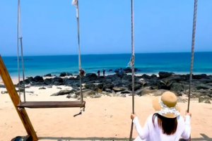 Hainan's Longjing Beach: The Hidden Glass Water Paradise! 🌊✨ video poster